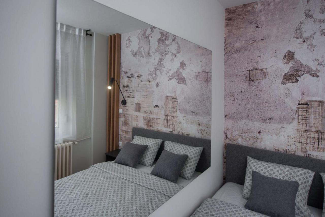 Republic Square Apartment - With Garage Νόβι Σαντ Εξωτερικό φωτογραφία
